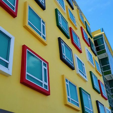 Pine Garden Hotel Kuching Exterior photo