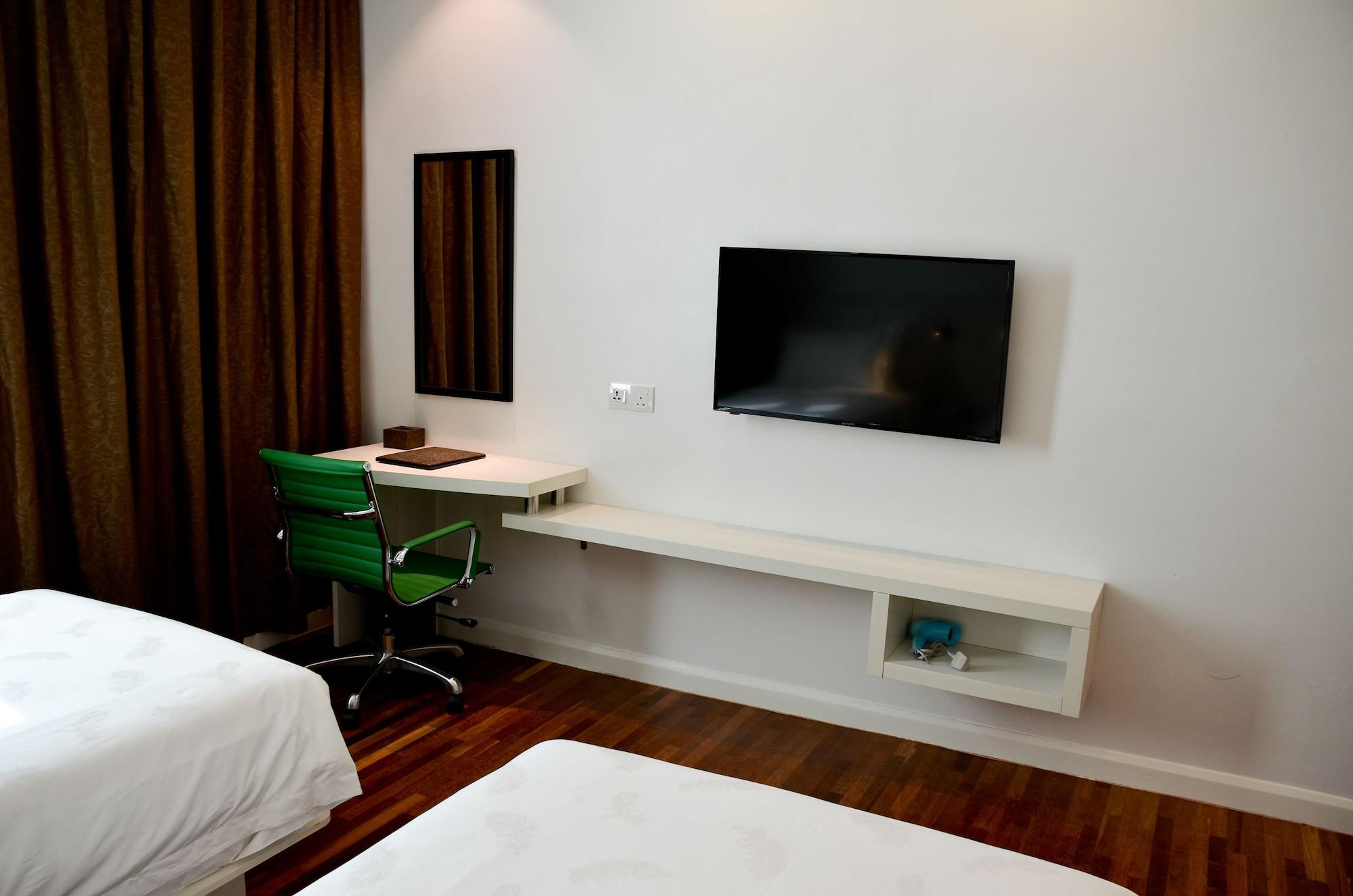 Pine Garden Hotel Kuching Exterior photo