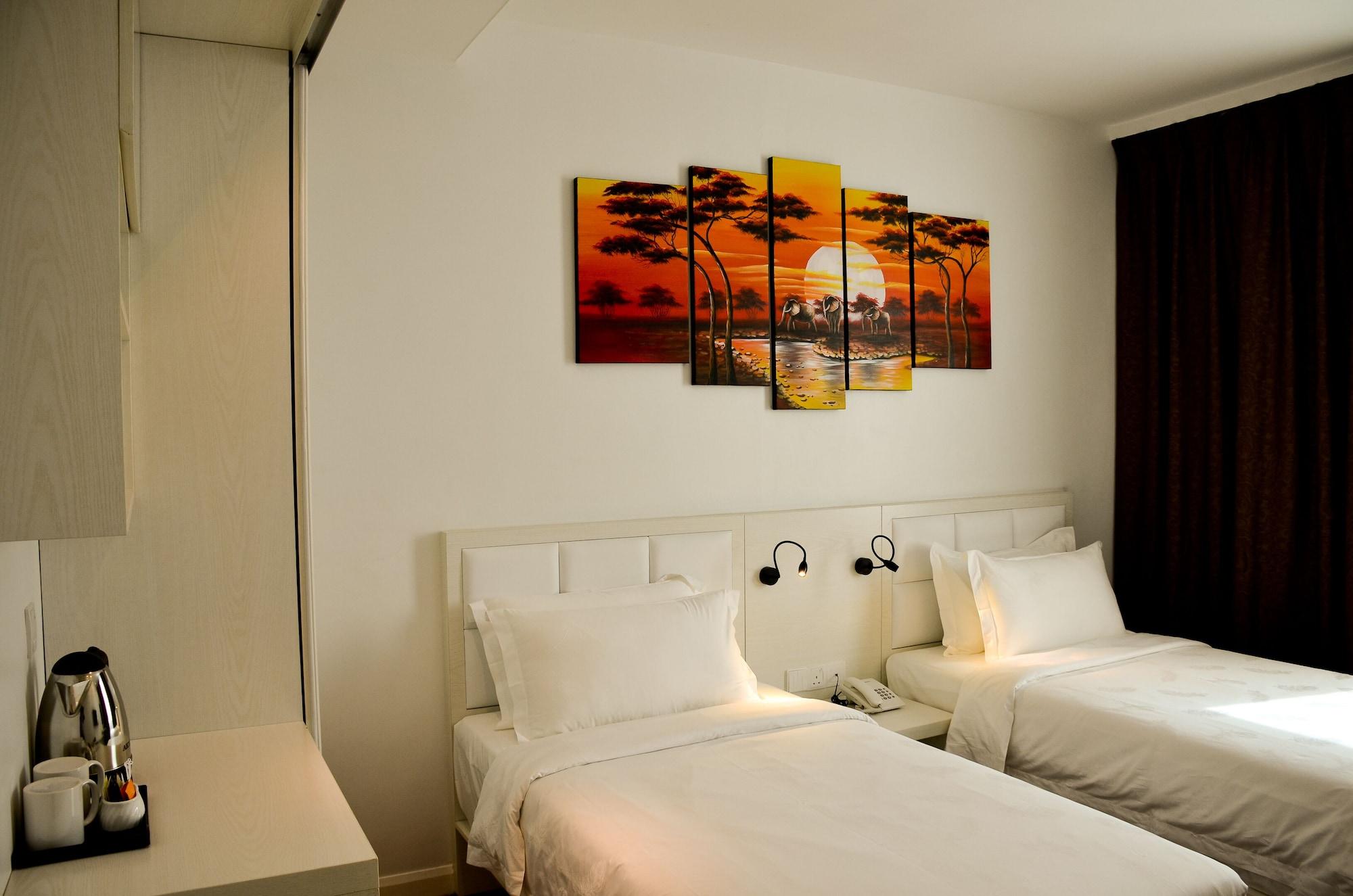 Pine Garden Hotel Kuching Exterior photo
