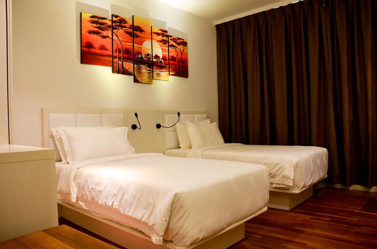 Pine Garden Hotel Kuching Exterior photo