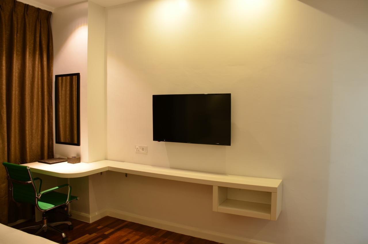 Pine Garden Hotel Kuching Exterior photo