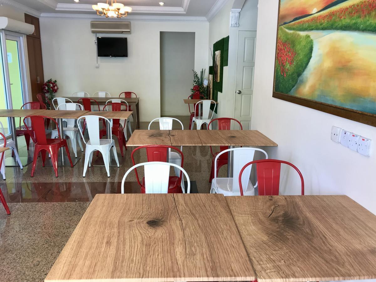 Pine Garden Hotel Kuching Exterior photo