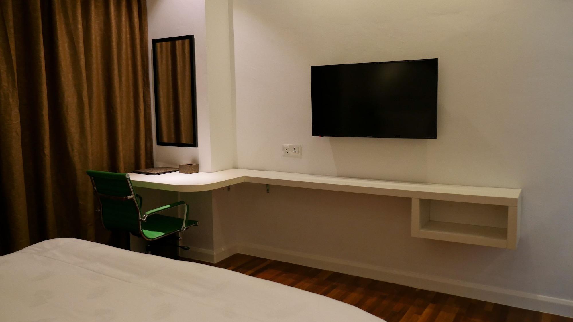 Pine Garden Hotel Kuching Exterior photo