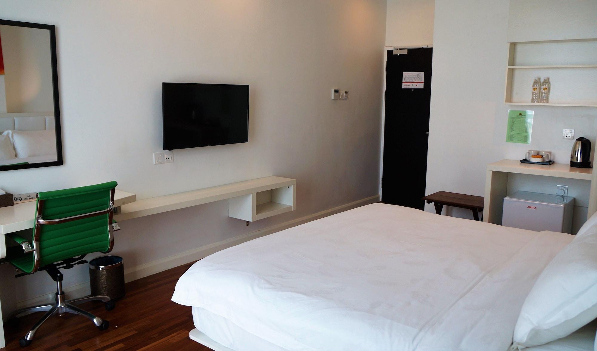 Pine Garden Hotel Kuching Exterior photo