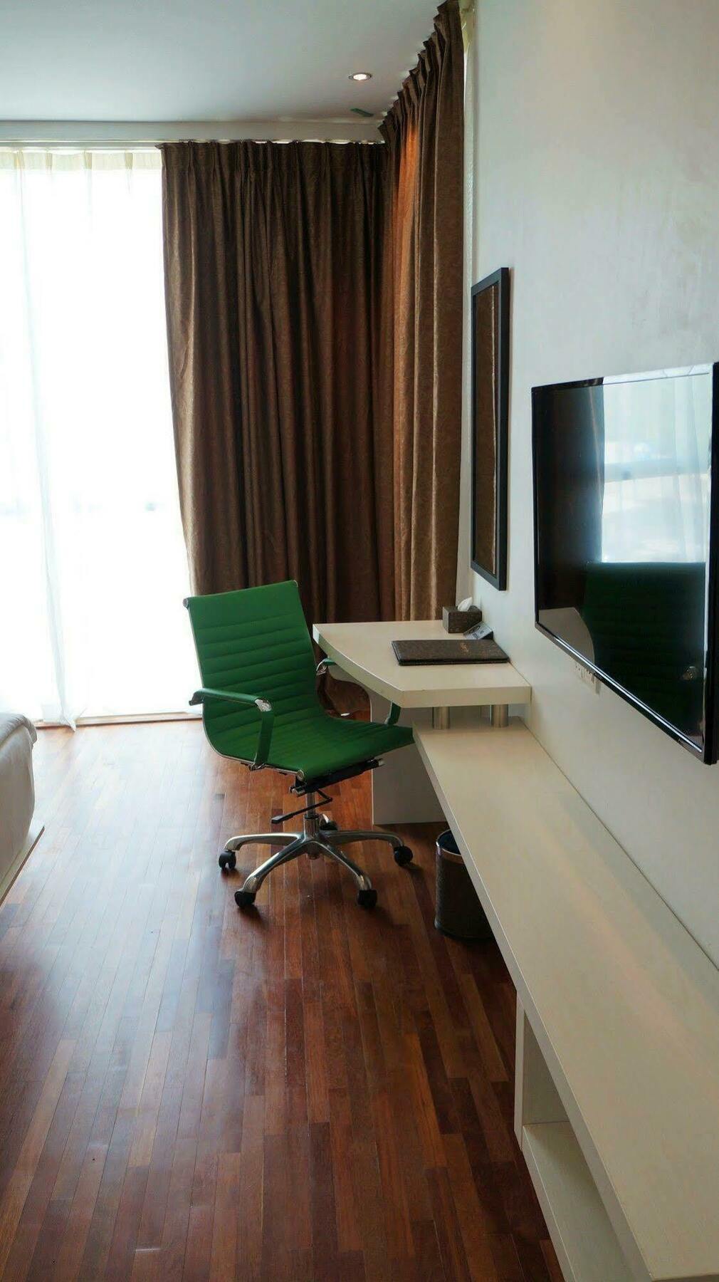 Pine Garden Hotel Kuching Exterior photo