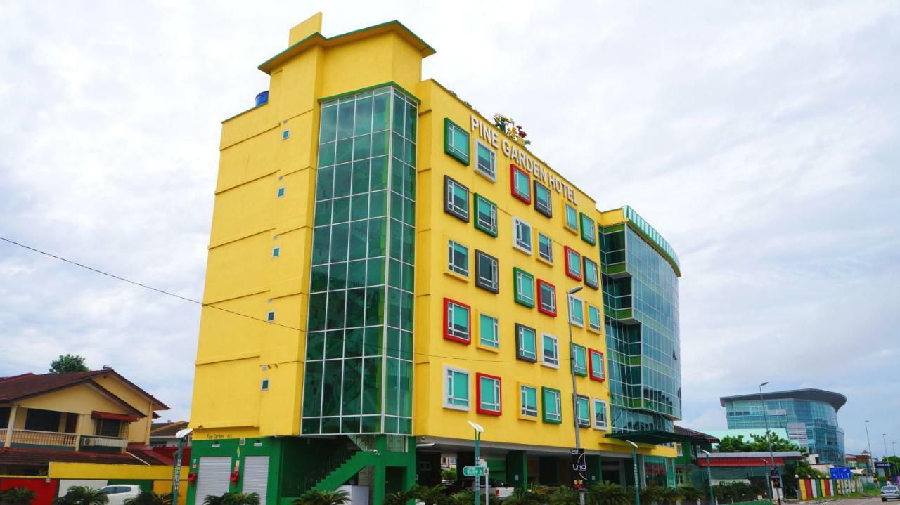 Pine Garden Hotel Kuching Exterior photo
