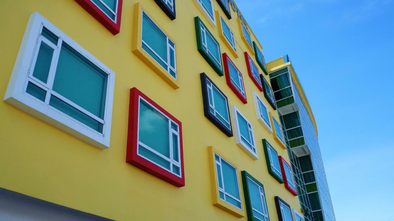 Pine Garden Hotel Kuching Exterior photo